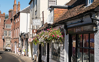 Cobblestone street and historic buildings in Arundel, England.