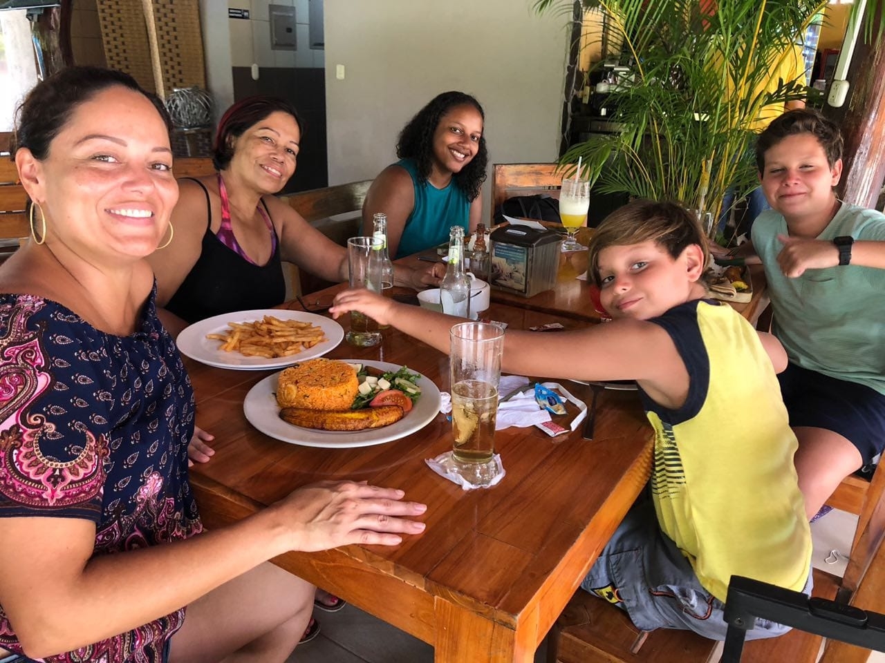 Student sharing a meal with their host family in Heredia, Costa Rica .