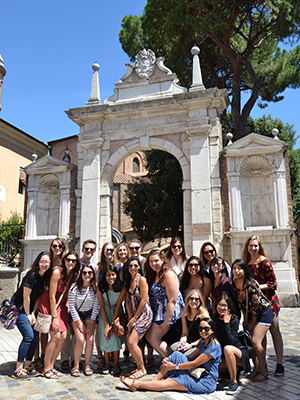 Students posing in front of a historic building in Ravenna, Italy.