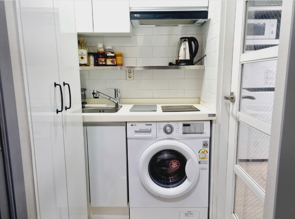 Kitchen in Raon Stay student apartments in Seoul, Korea.